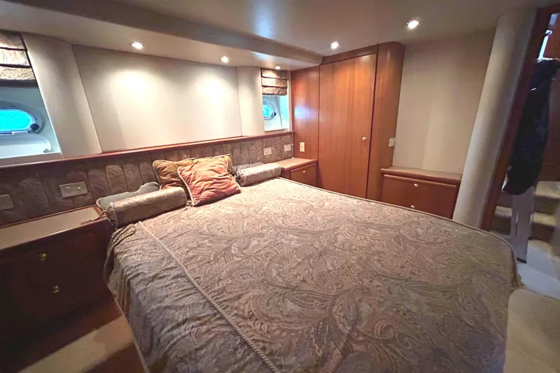 Slide: The Image of 1998 Bayliner 5788 Pilot House Motoryacht interior with TV and audio system. - 47