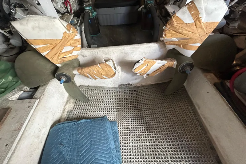 Slide: The Image of Power conversion center on 1998 Bayliner 5788 Pilot House Motoryacht. - 76