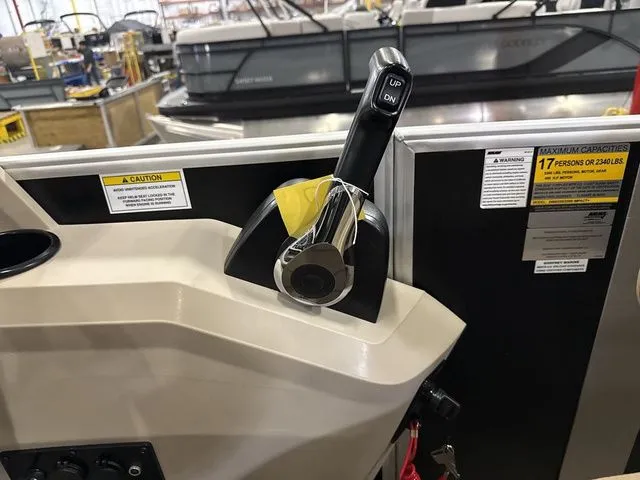 Slide: The Image of Throttle control of Godfrey Pontoons Sweetwater 2286 SB, year 2026. - 8