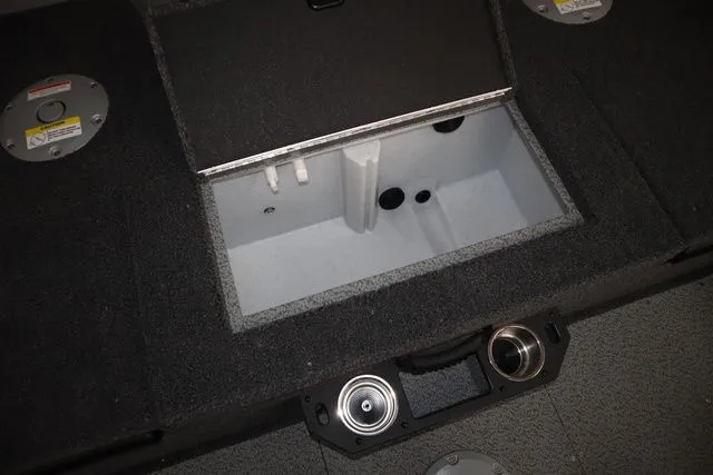 Slide: The Image of Crestliner 1750 Fish Hawk SC JS 2026 - 6