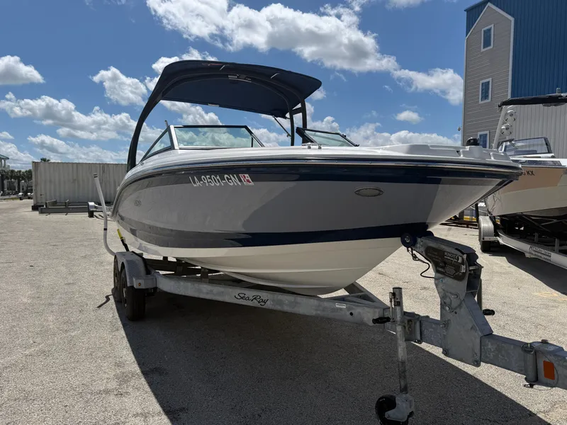 Slide: The Image of Sea Ray 190 Sport 2022 - 0