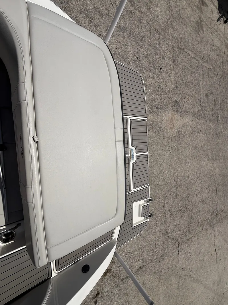 Slide: The Image of Sea Ray 190 Sport 2022 - 12