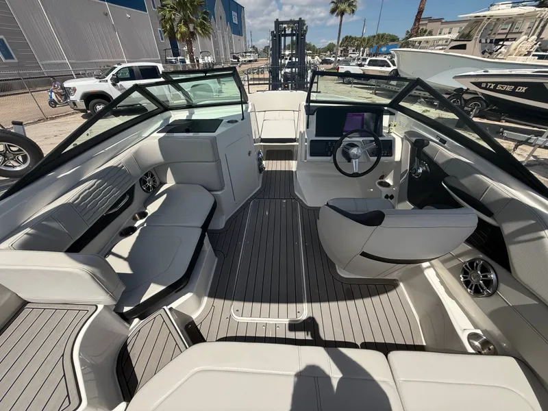 Slide: The Image of Sea Ray 190 Sport 2022 - 15