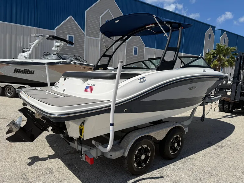 Slide: The Image of Sea Ray 190 Sport 2022 - 2