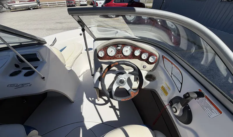 Slide: The Image of Interior view of a 2013 TAHOE Q5i boat with steering console. - 12