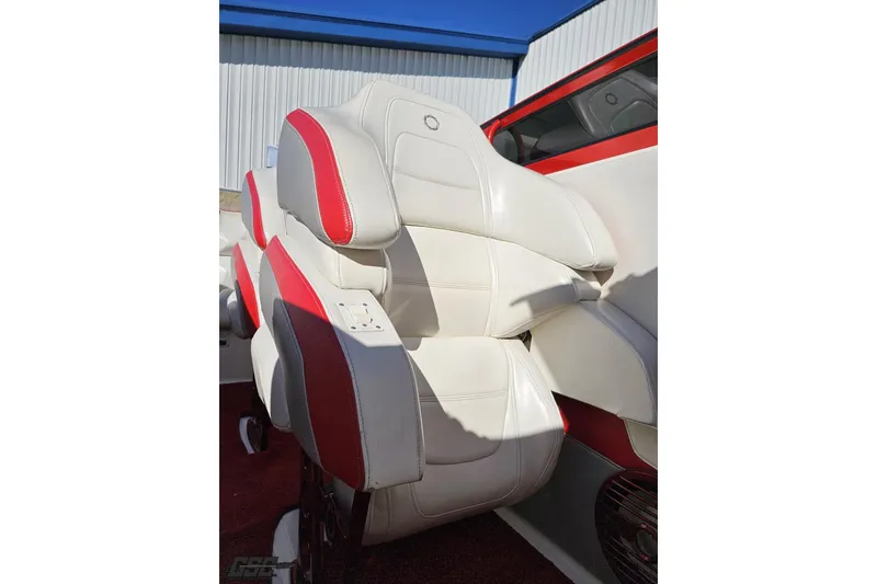 Slide: The Image of 2009 Fountain 47 Lightning boat seats, white and red leather, outdoor setting. - 107