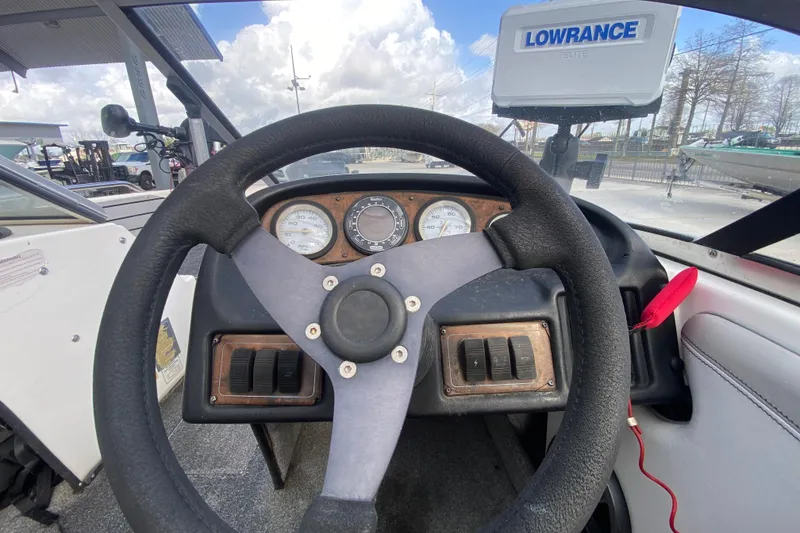 Slide: The Image of 2002 Skeeter SL 190 boat dashboard with steering wheel and Lowrance Elite GPS. - 18