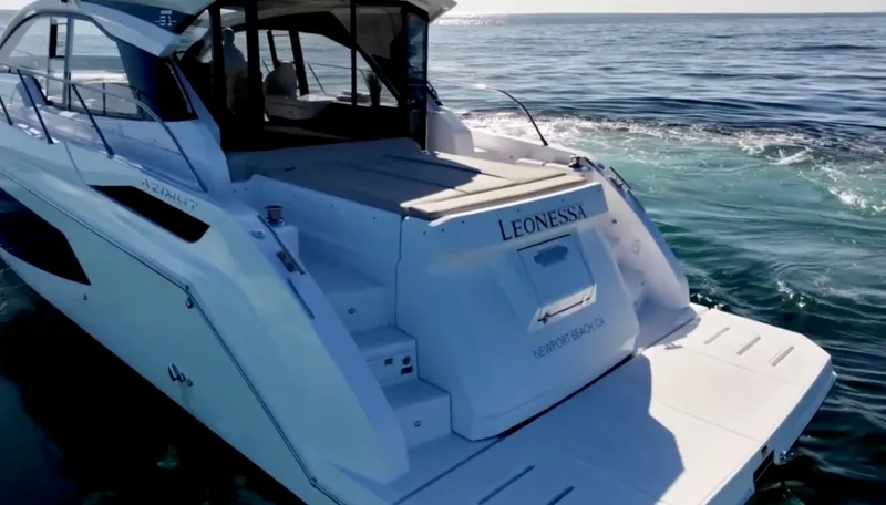 Slide: The Image of Azimut 51 Atlanis 2019 - 10