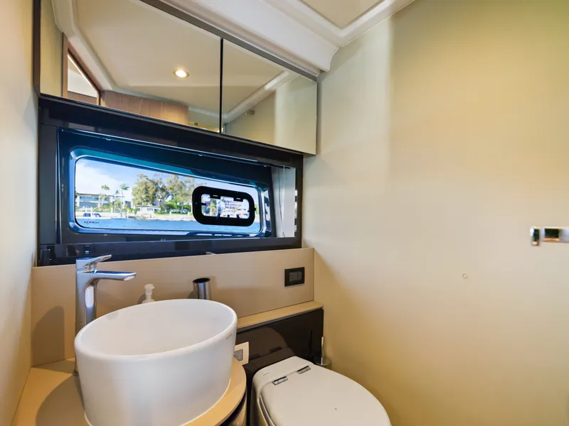 Slide: The Image of Azimut 51 Atlanis 2019 - 54