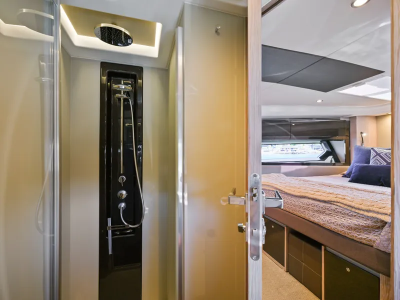 Slide: The Image of Azimut 51 Atlanis 2019 - 55