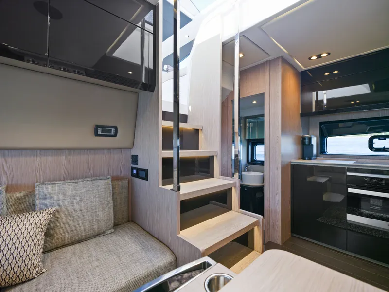 Slide: The Image of Azimut 51 Atlanis 2019 - 58