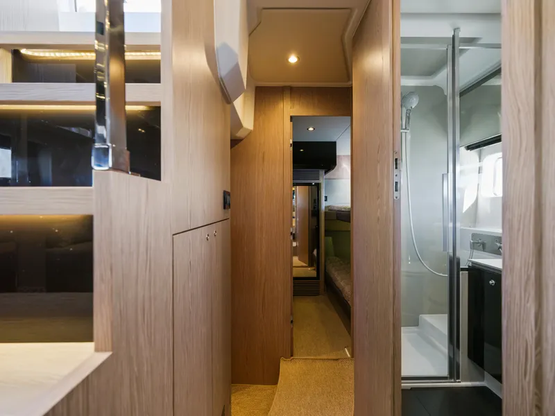 Slide: The Image of Azimut 51 Atlanis 2019 - 59