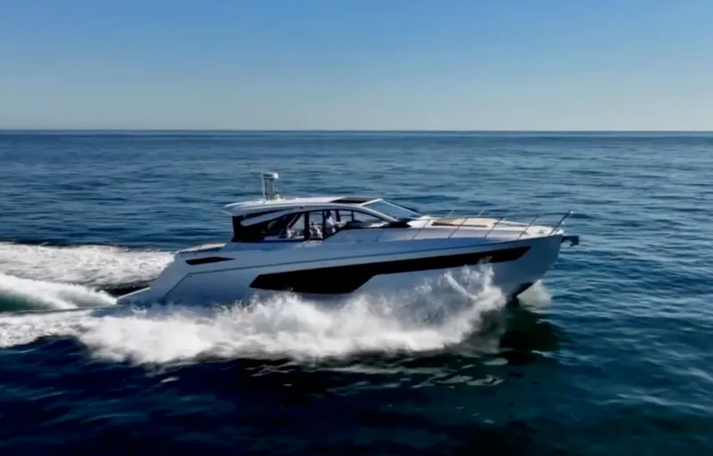 Slide: The Image of Azimut 51 Atlanis 2019 - 6