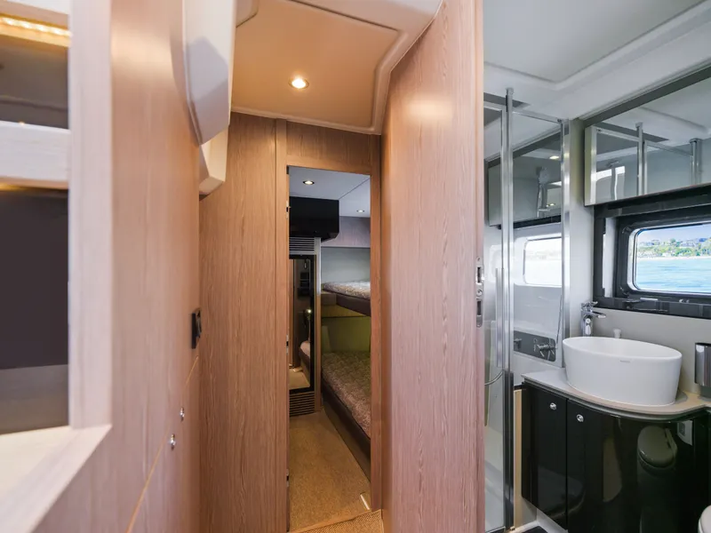 Slide: The Image of Azimut 51 Atlanis 2019 - 60