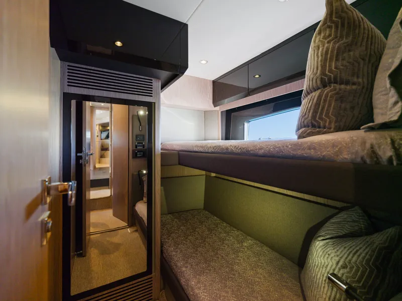 Slide: The Image of Azimut 51 Atlanis 2019 - 68