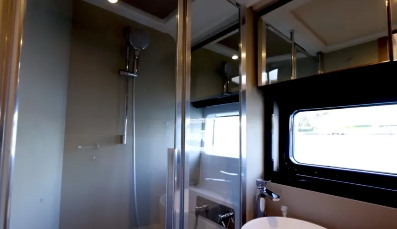 Slide: The Image of Interior of 2019 Azimut 51 Atlantis yacht with luxurious design. - 31