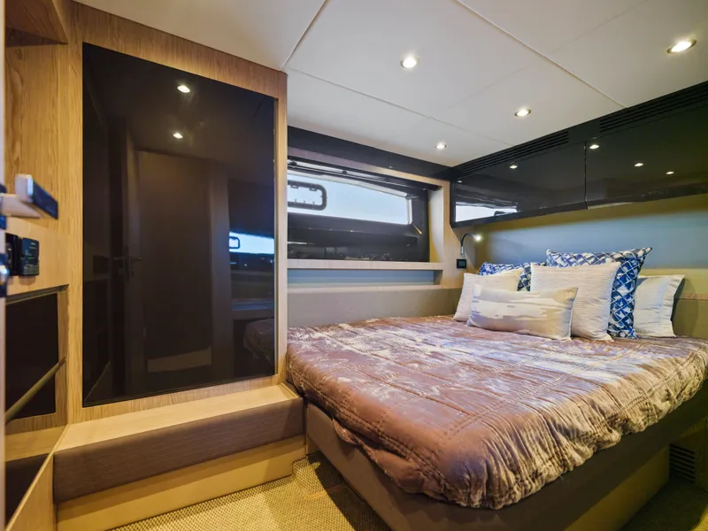 Slide: The Image of Azimut Atlantis 51 2019 - 58