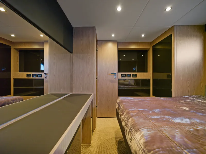 Slide: The Image of Azimut Atlantis 51 2019 - 61