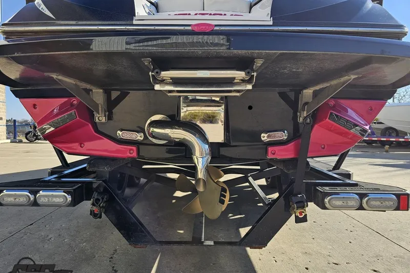 Slide: The Image of 2015 Nautique Super Air Nautique G23 boat stern with propeller and NSS system. - 37