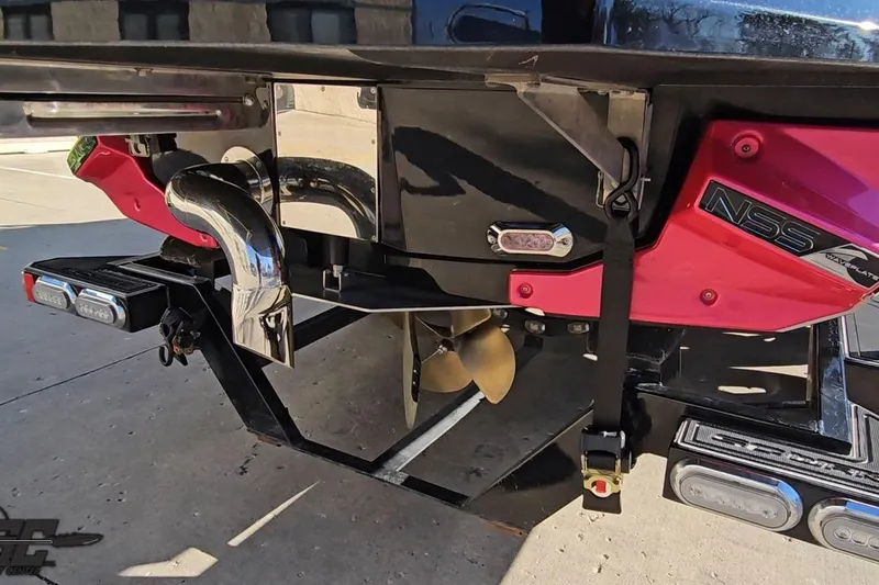 Slide: The Image of 2015 Nautique Super Air Nautique G23 boat stern with NSS waveplate and propeller. - 39
