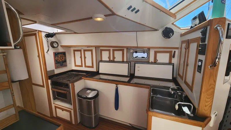 Slide: The Image of Interior of 2004 Dudley Dix Jacobs Bros 43 Pilot yacht, featuring a modern kitchen setup. - 30