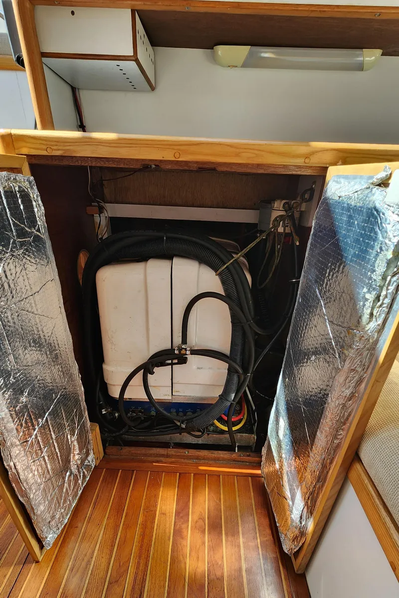Slide: The Image of Engine compartment of 2004 Dudley Dix Jacobs Bros 43 Pilot yacht, featuring insulated panels. - 35