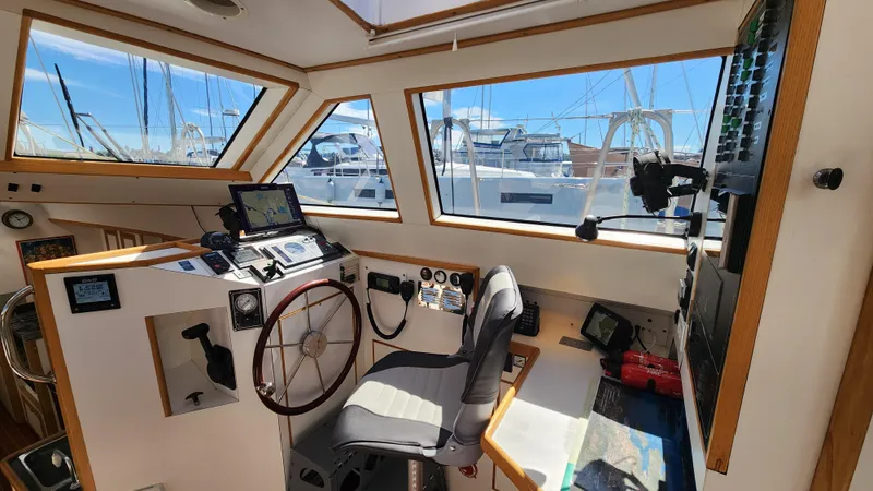 Slide: The Image of Pilot cabin of 2004 Dudley Dix Jacobs Bros 43, featuring navigation equipment and steering wheel. - 26