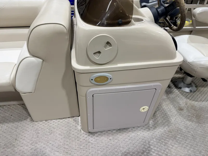 Slide: The Image of Interior of a 2006 Smoker Craft 8522 Cruise Pontoon boat. - 19