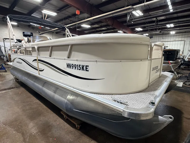 Slide: The Image of 2006 Smoker Craft pontoon boat with Yamaha 60HP 4-stroke engine. - 47