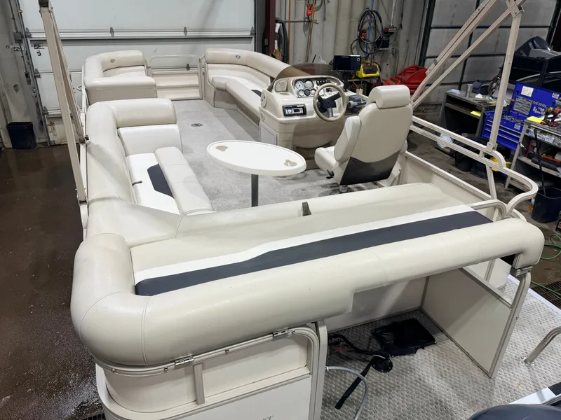 Slide: The Image of 2006 Smoker Craft pontoon boat with Yamaha 60HP 4-stroke engine, interior view. - 8