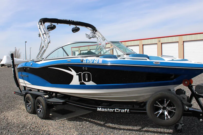 The Image of MasterCraft X10 2013 - undefined