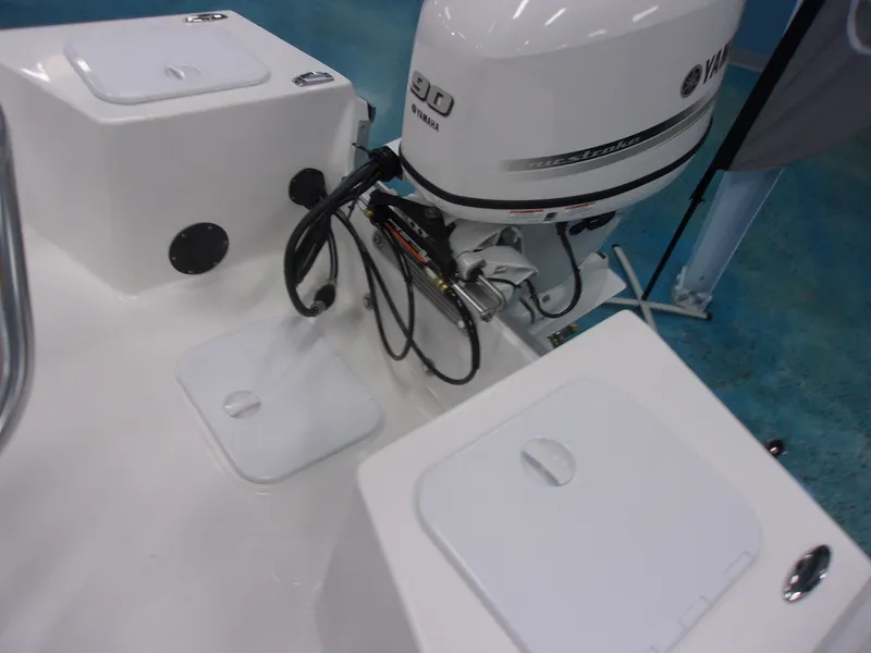 Slide: The Image of Mi Tide v1700 CC 2026 with Yamaha outboard motor. - 10