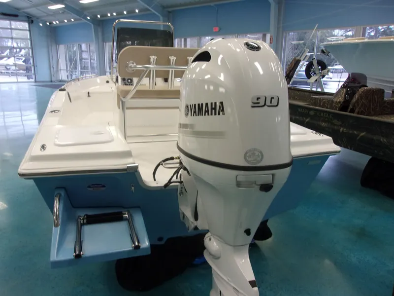 Slide: The Image of Mi Tide v1700 CC 2026 with Yamaha 90 HP outboard motor. - 3