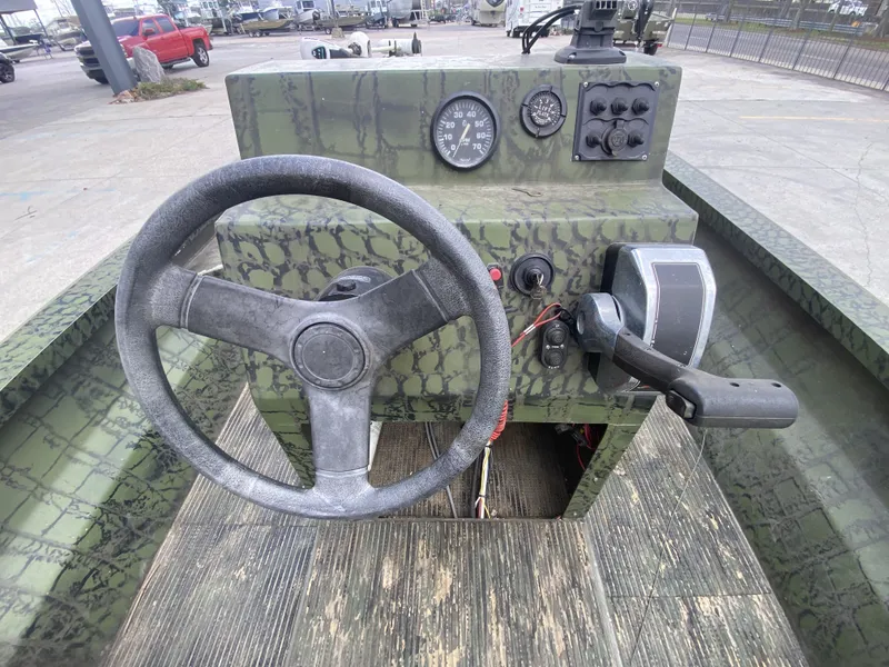 Slide: The Image of Charles Leonard Custom 19'6'' 2016 - 10