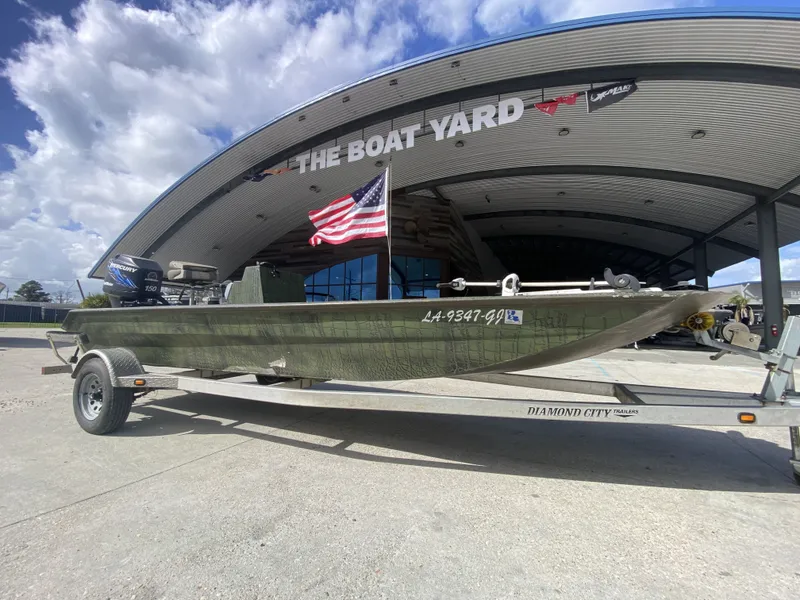 Slide: The Image of Charles Leonard Custom 19'6'' 2016 - 11