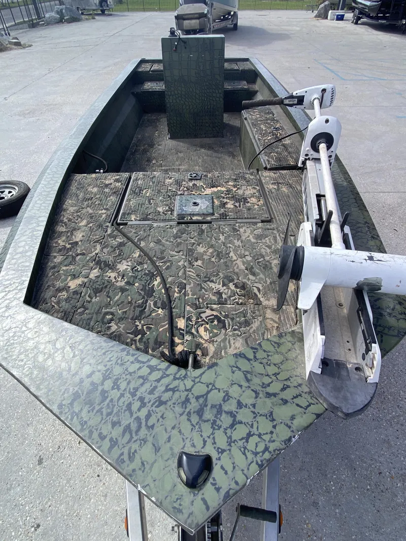 Slide: The Image of Charles Leonard Custom 19'6'' 2016 - 15