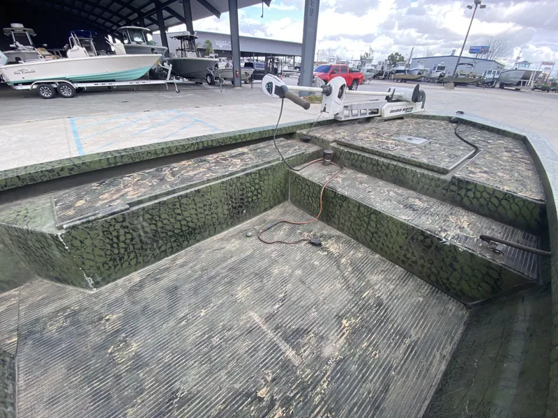 Slide: The Image of Charles Leonard Custom 19'6'' 2016 - 16