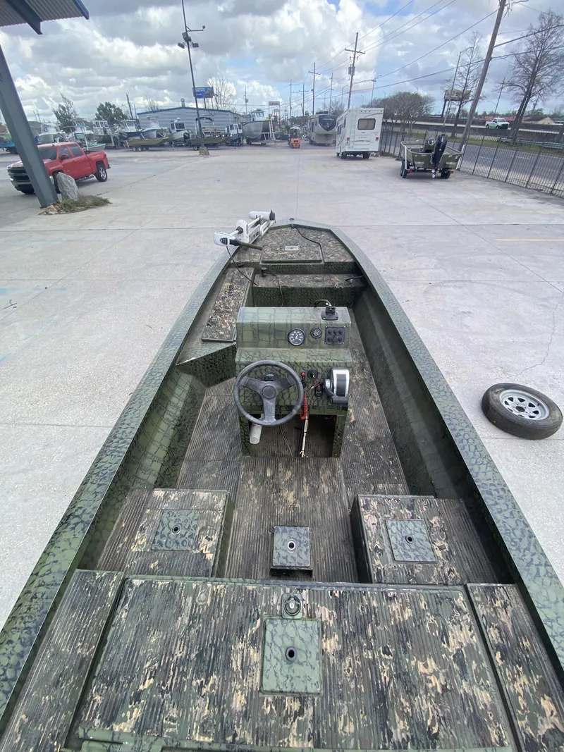 Slide: The Image of Charles Leonard Custom 19'6'' 2016 - 20