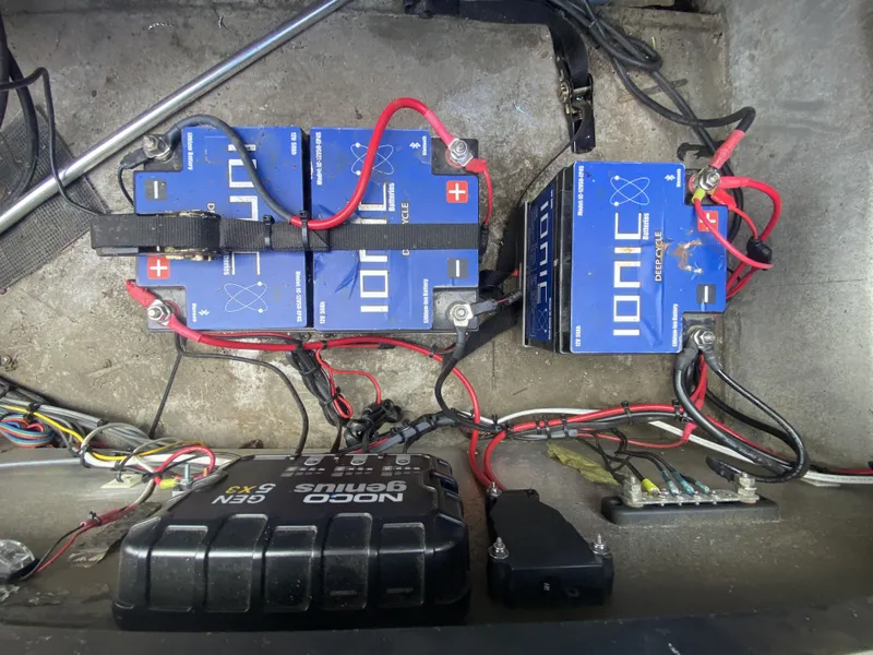 Slide: The Image of Charles Leonard Custom 19'6'' 2016 - 22