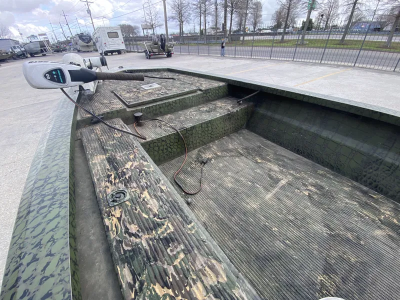 Slide: The Image of Charles Leonard Custom 19'6'' 2016 - 7