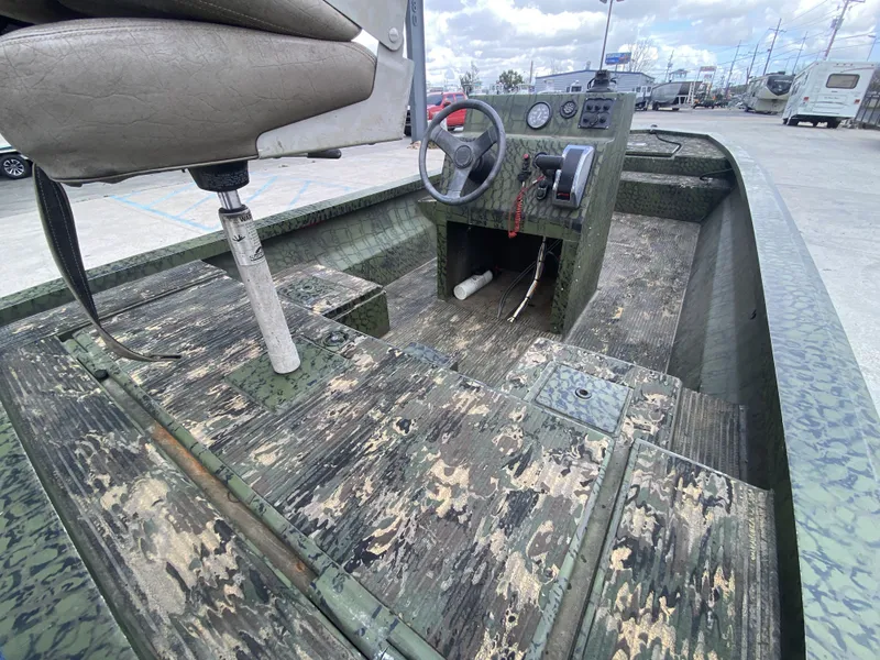 Slide: The Image of Charles Leonard Custom 19'6'' 2016 - 9