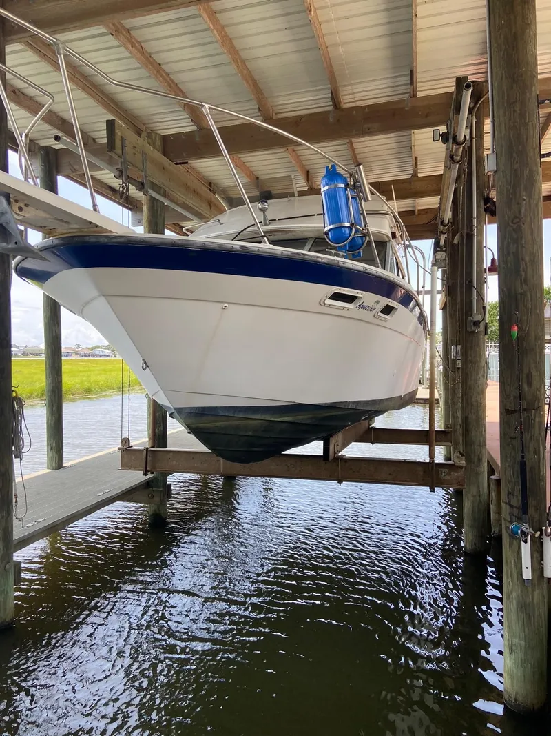 The Image of Bayliner 2850 Contessa 1985 - 1