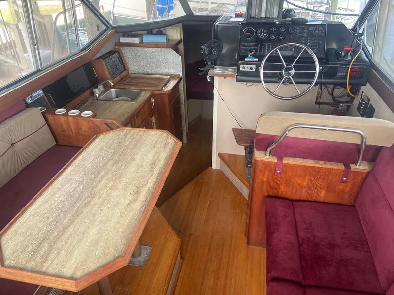 Slide: The Image of Bayliner 2850 Contessa 1985 - 5