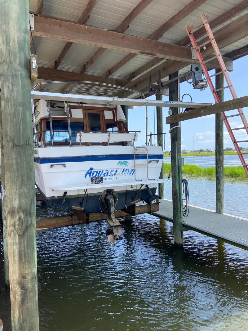 Slide: The Image of Bayliner 2850 Contessa 1985 - 6