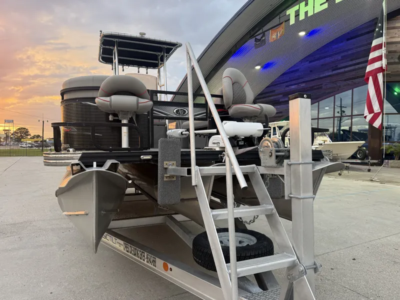 Slide: The Image of Apex Marine 8524 Pro Fish N Cruise 2022 - 18