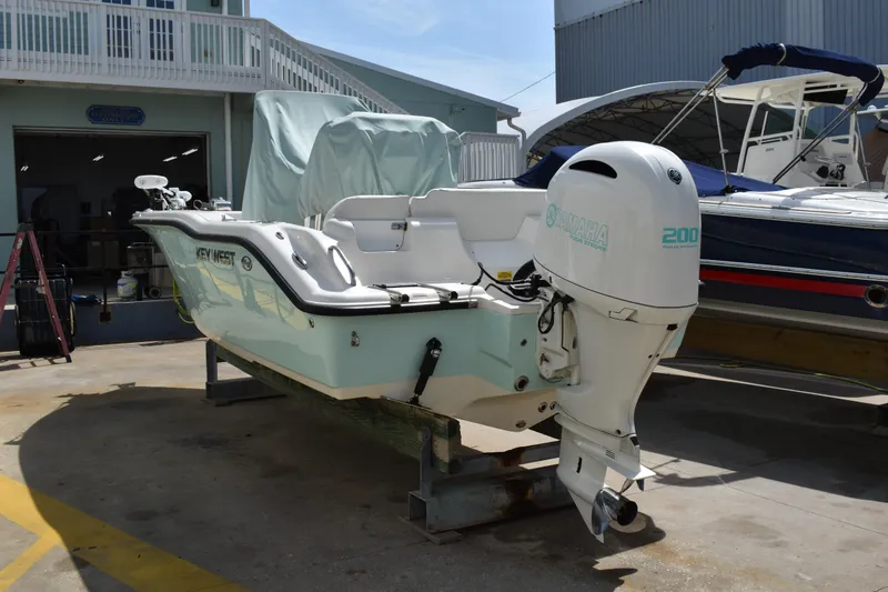 Slide: The Image of 2022 Key West 219 FS boat with Yamaha 200 engine on display. - 43