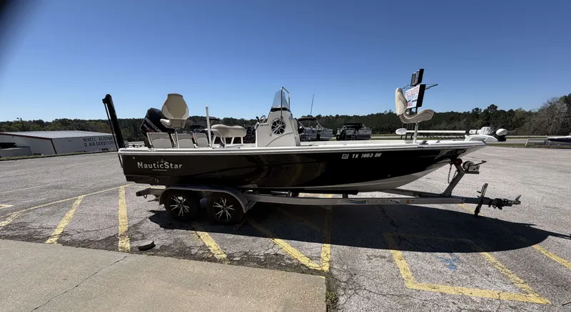 Slide: The Image of NauticStar 215 XTS 2017 - 9