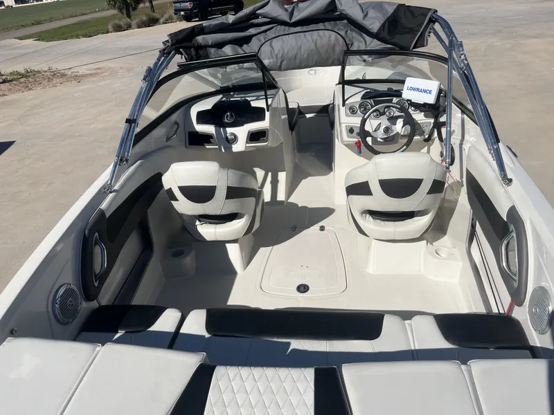 Slide: The Image of Tahoe 550 TS 2016 - 26