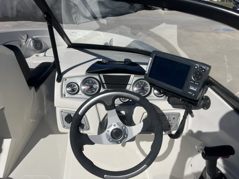 Slide: The Image of Tahoe 550 TS 2016 - 29