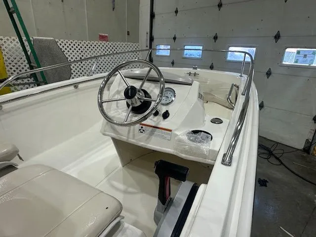 Slide: The Image of Boston Whaler 130 Super Sport 2020 - 18